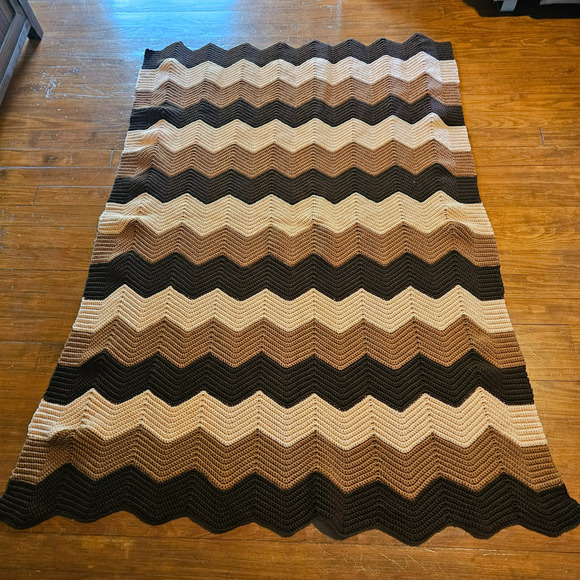 Vintage Handmade Crochet Afghan Blanket Throw Retro Chevron Granny Boho 64x50 - Picture 1 of 10